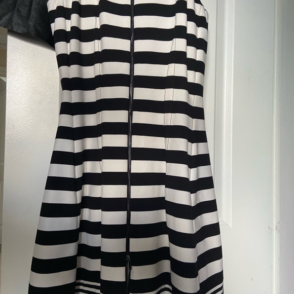 BCBG  maxazria size M - Picture 2 of 3